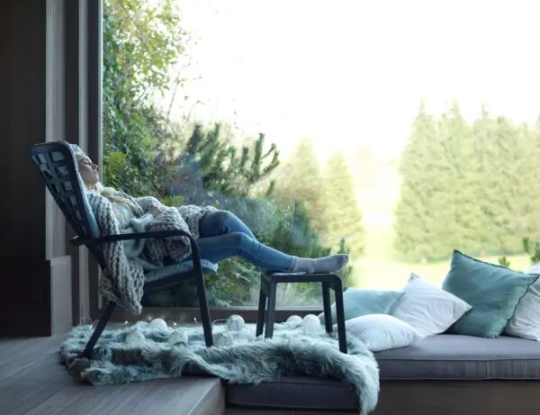 nardi_armchair_folio_ambient-images_winter20_lr10-min-scaled